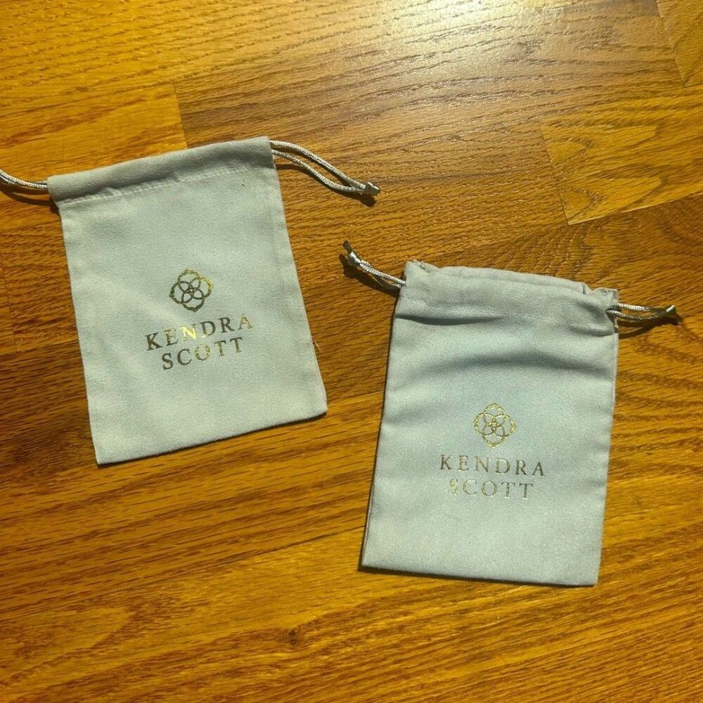 NWOT Kendra Scott Velvet Pouch